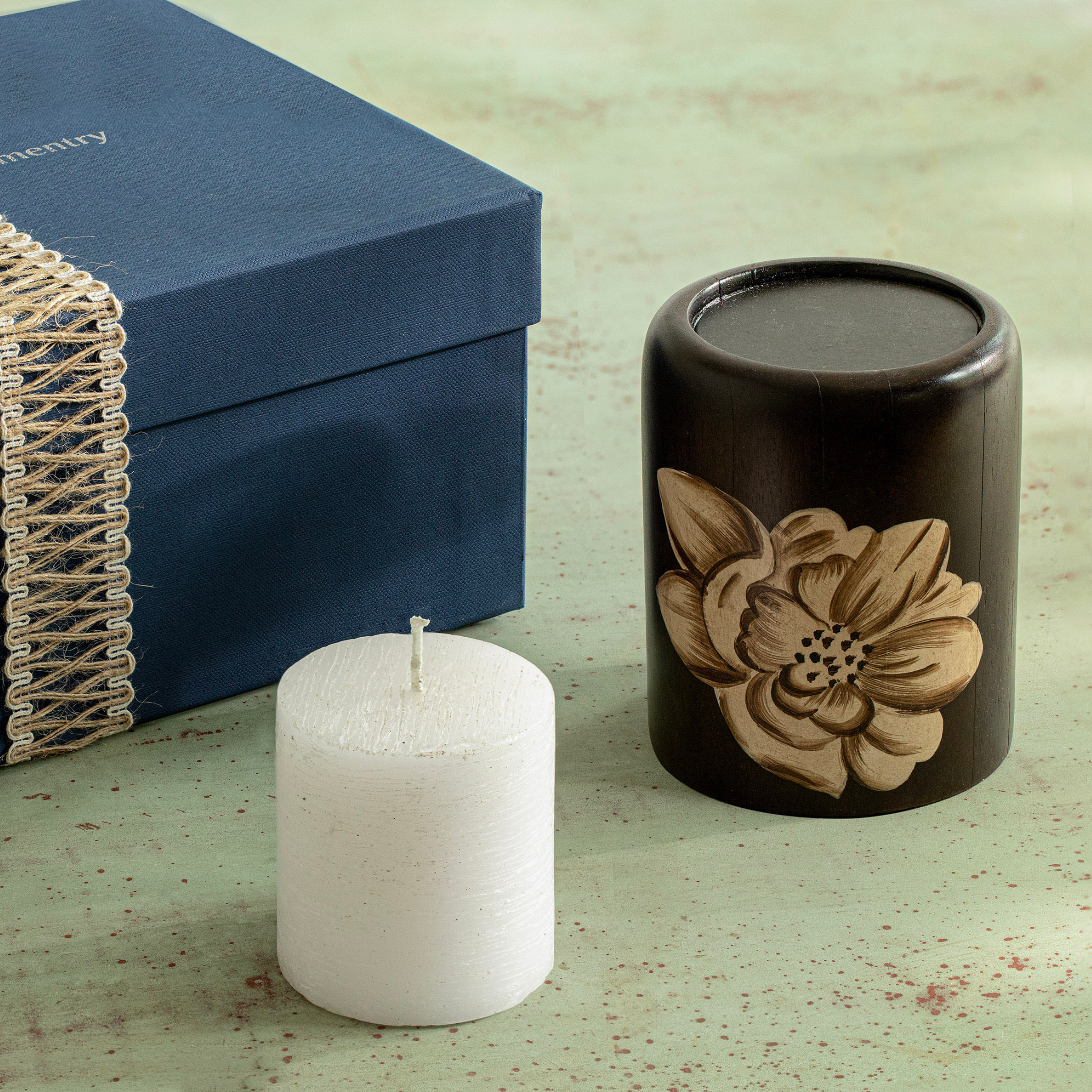 Kashi Candle with Candle Stand Gift Box