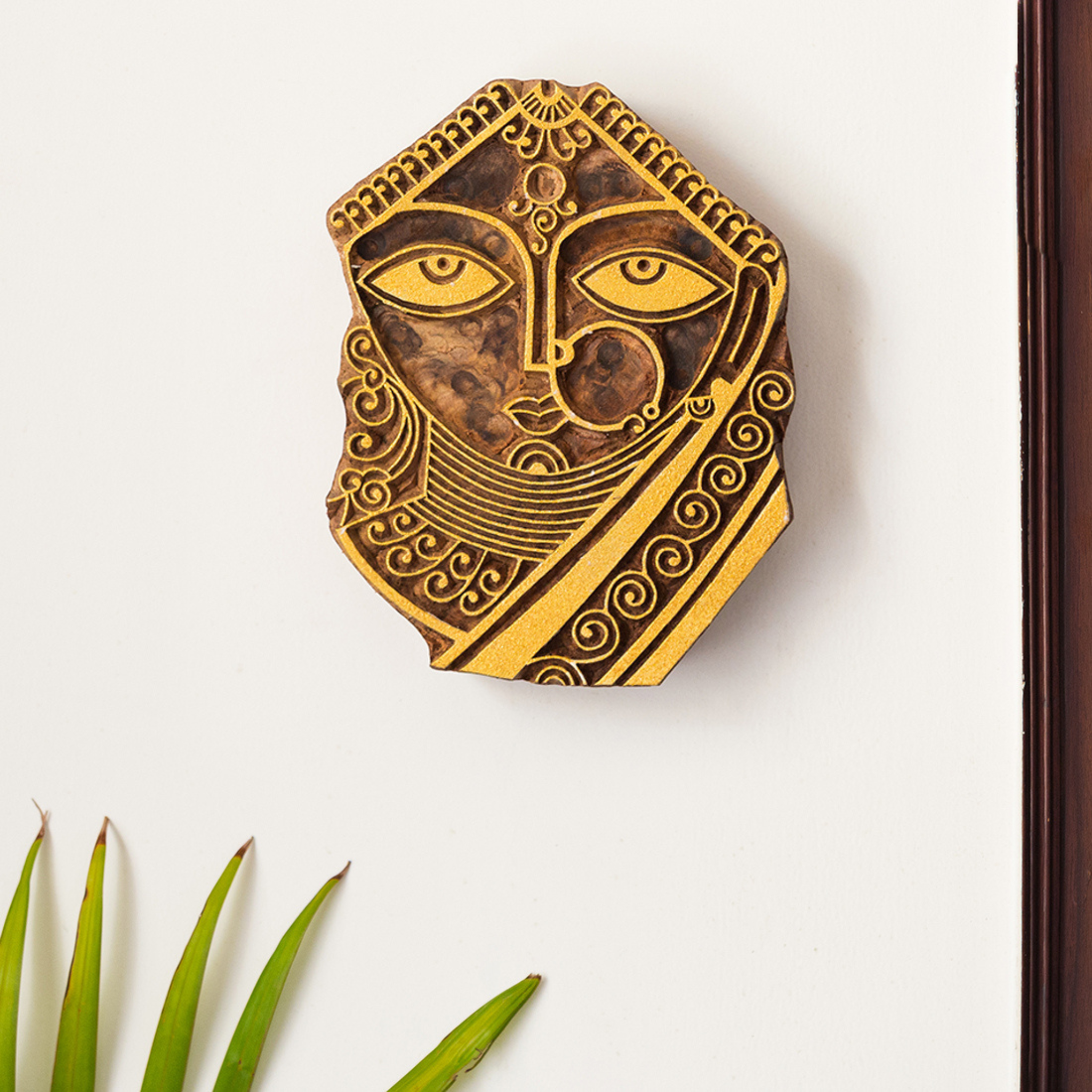 Hancarved Bride Block Wall Decor in Sheesham wood