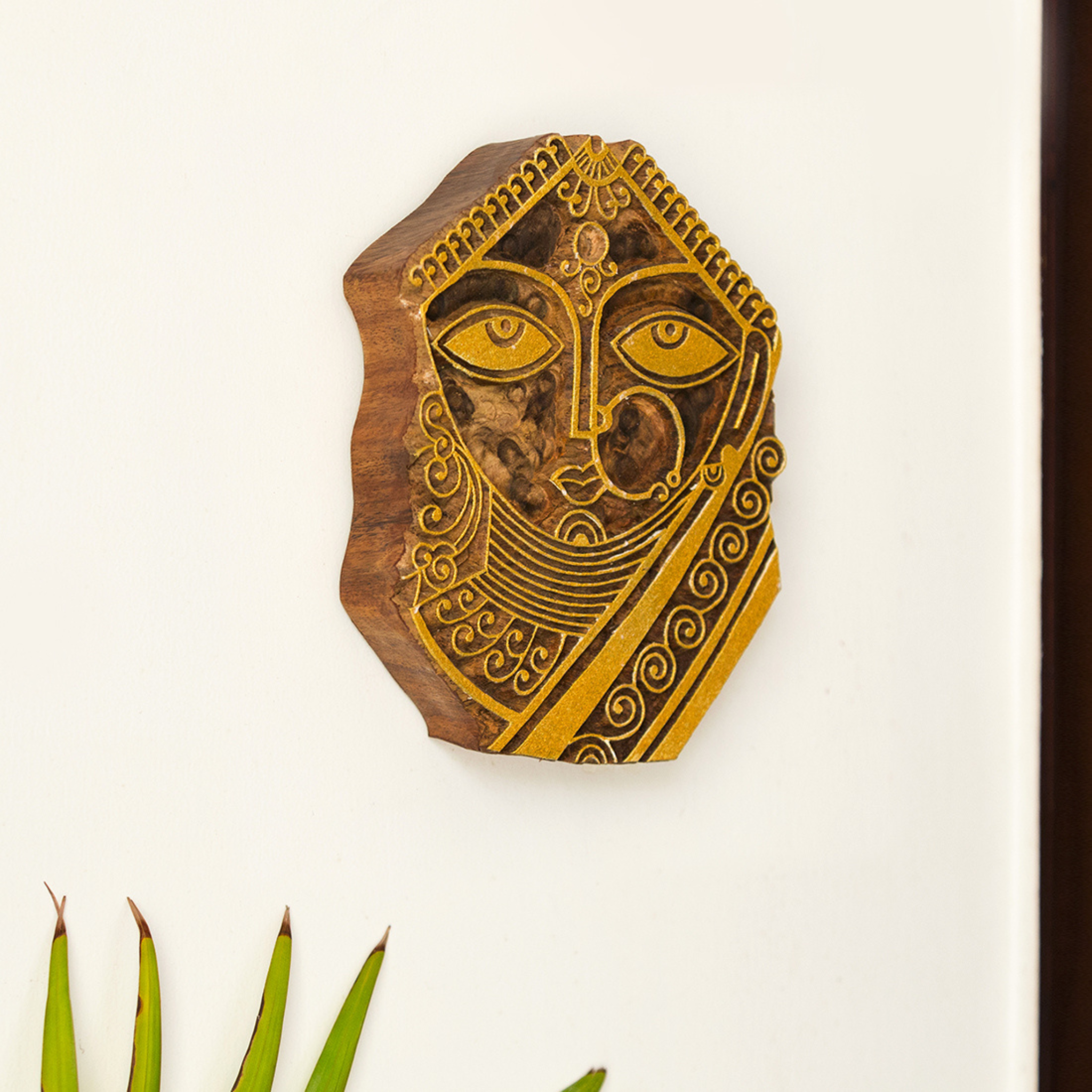Hancarved Bride Block Wall Decor in Sheesham wood