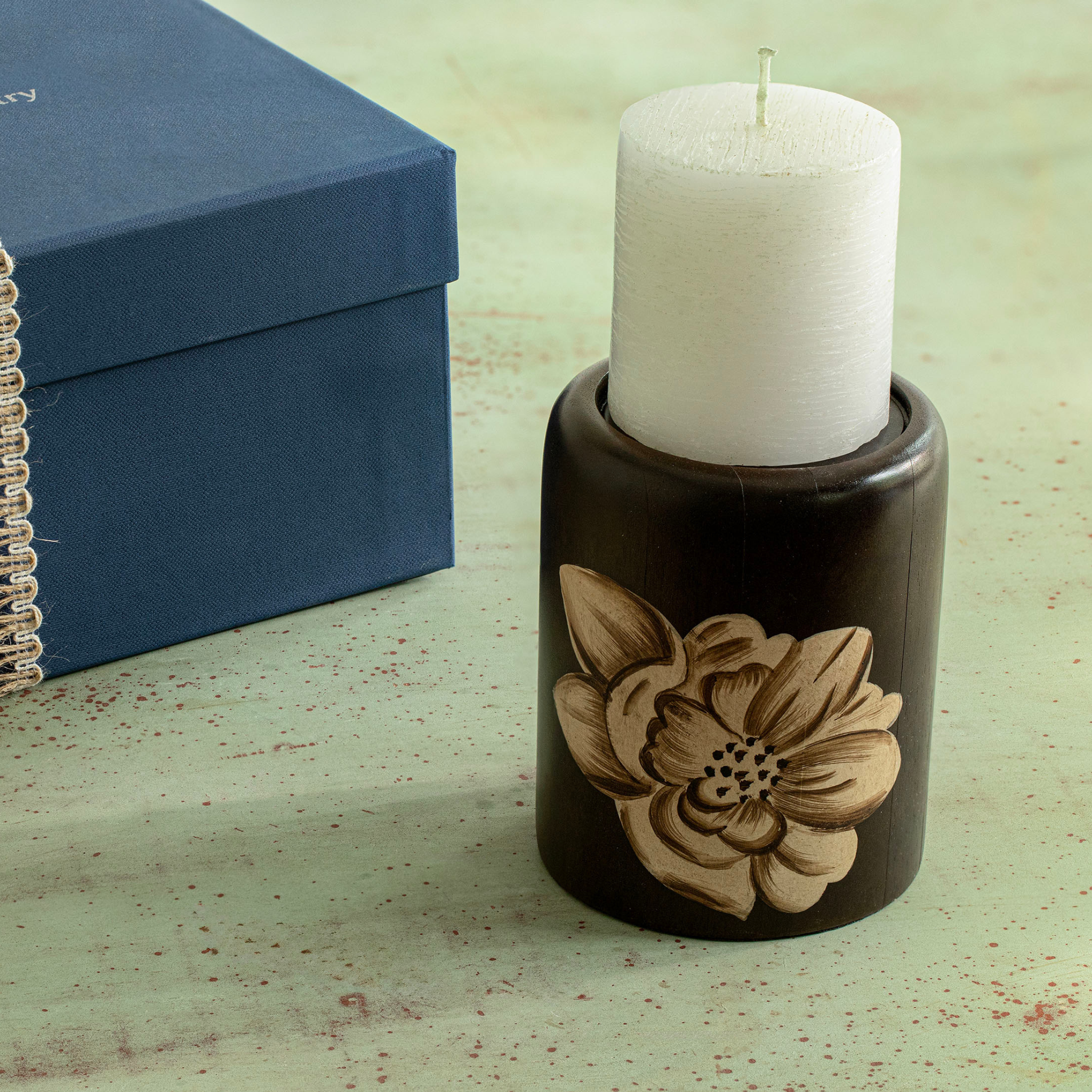 Kashi Candle with Candle Stand Gift Box